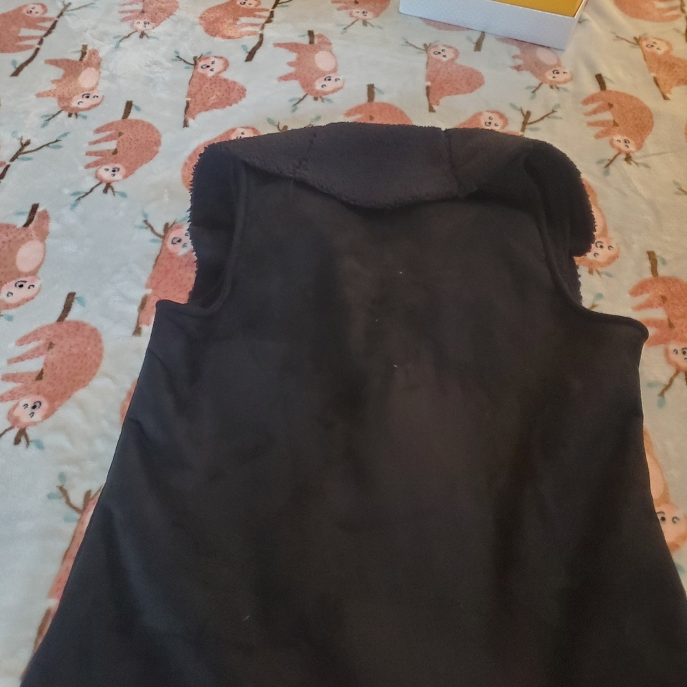 Vest - Picture 2 of 3